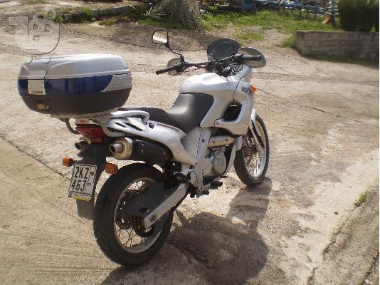 PoulaTo: APRILIA Pegaso 650 '00